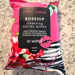 Betsey Johnson Rosehip Cleansing Wipes - Vibrant Pink